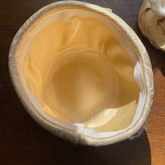 Vintage 1940's Gold White Swirl Bow Hat Metallic Millinery Hat - Picture 3 of 4